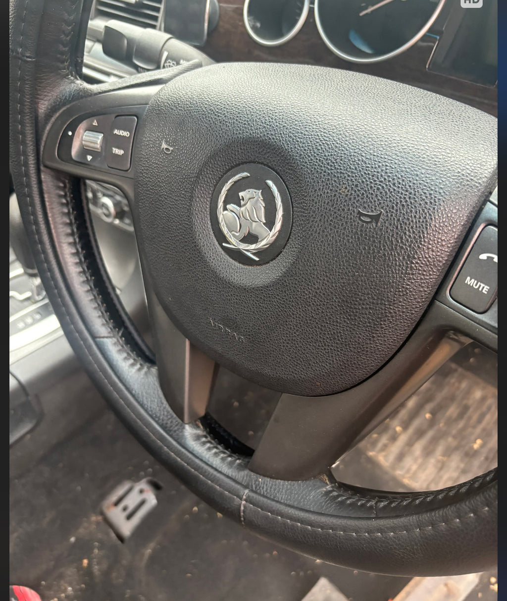 G8 steering wheel controls