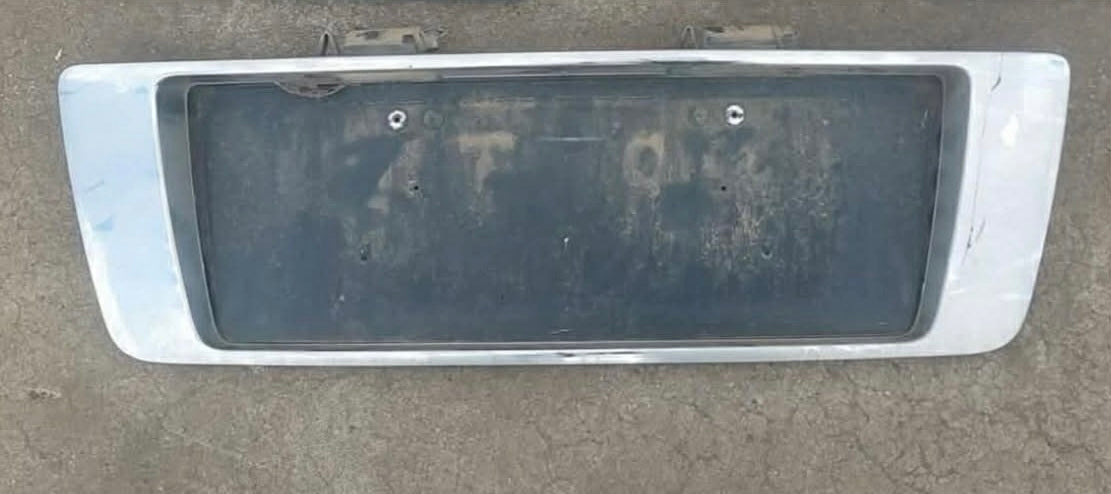 WM-WN Statesman Plate Garnish