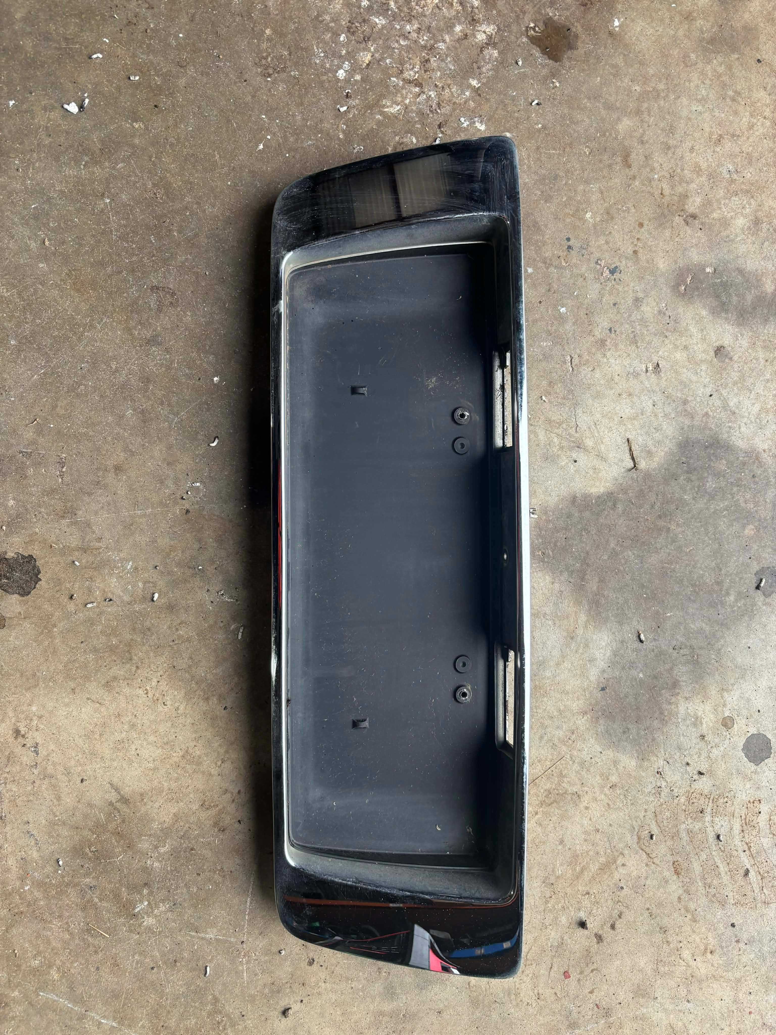 WM-WN Statesman Plate Garnish