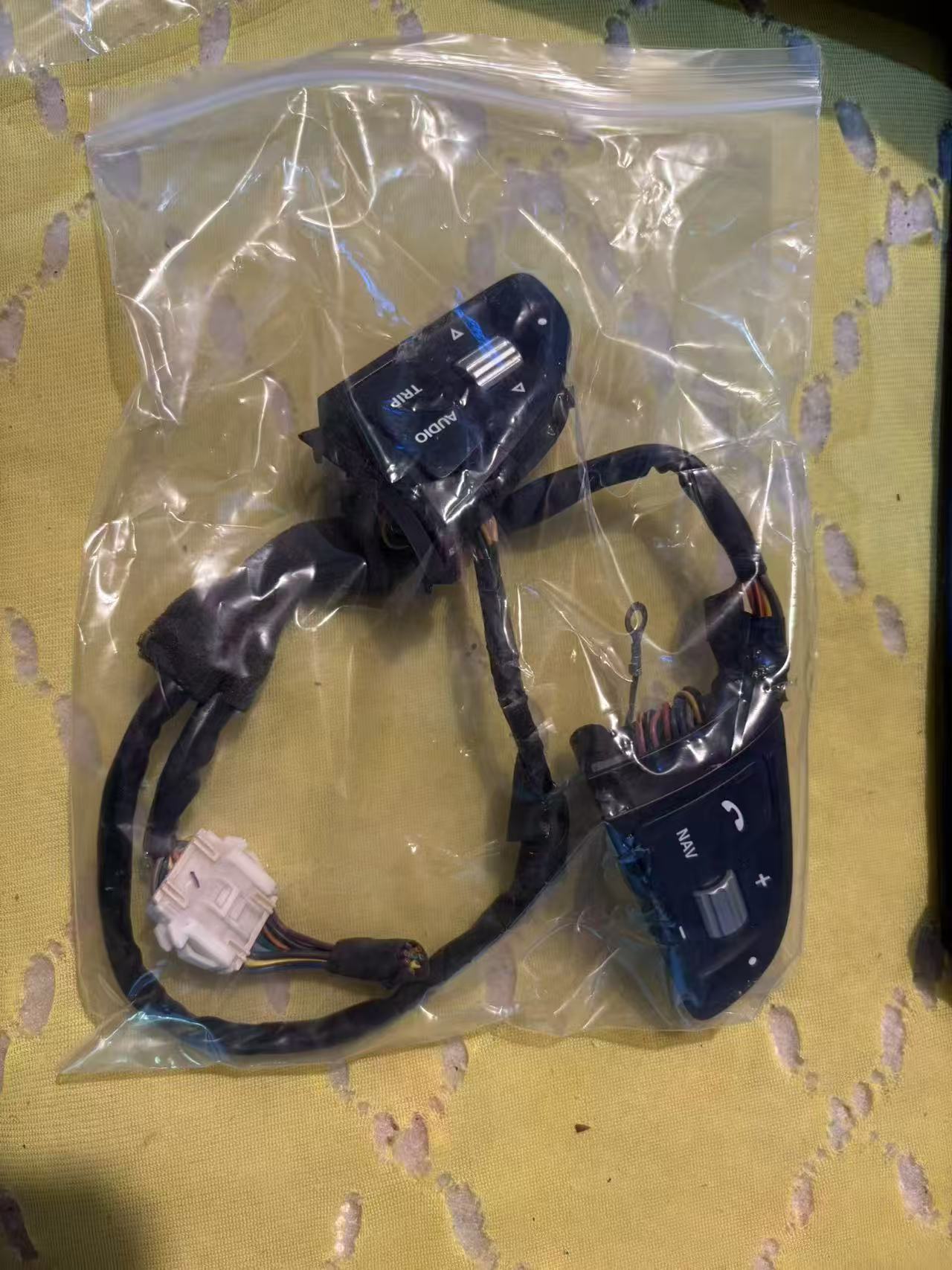 G8 steering wheel controls