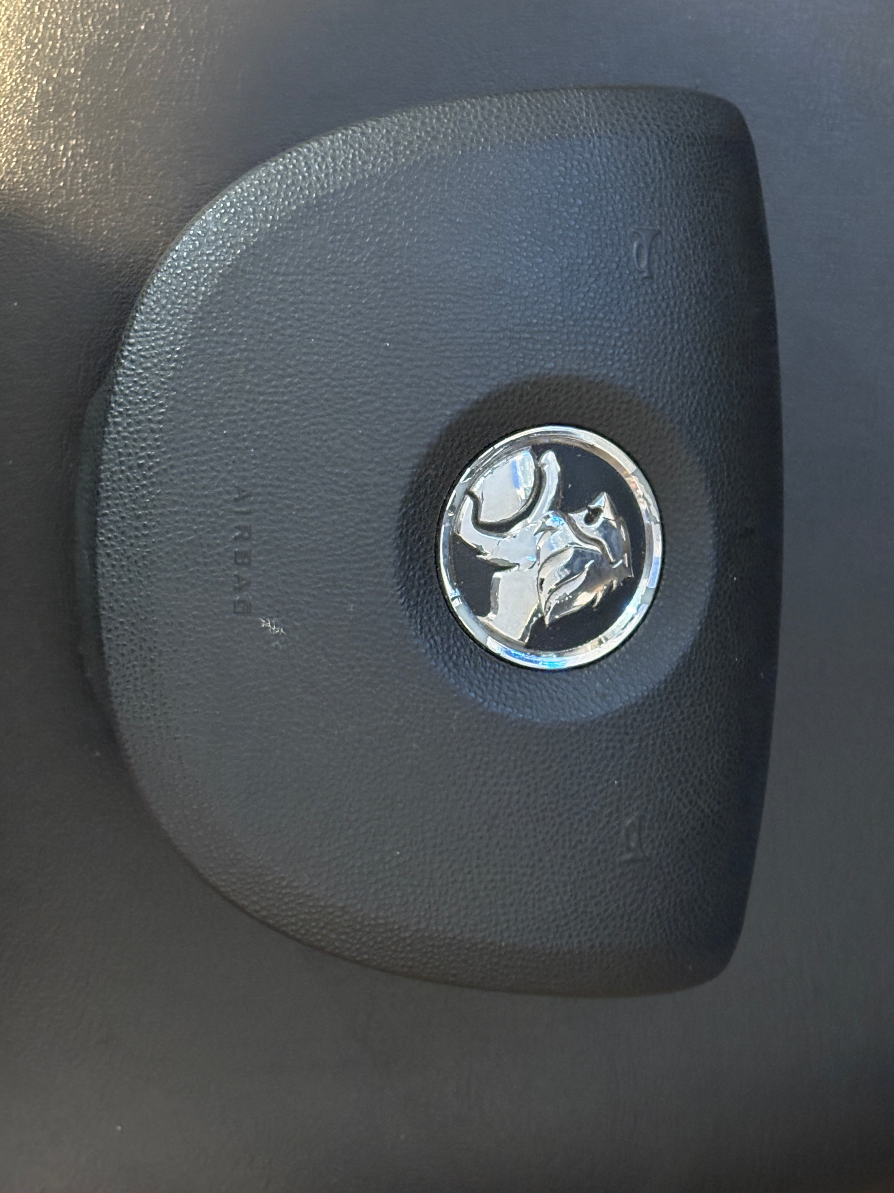 VE/G8 Chrome Holden airbag