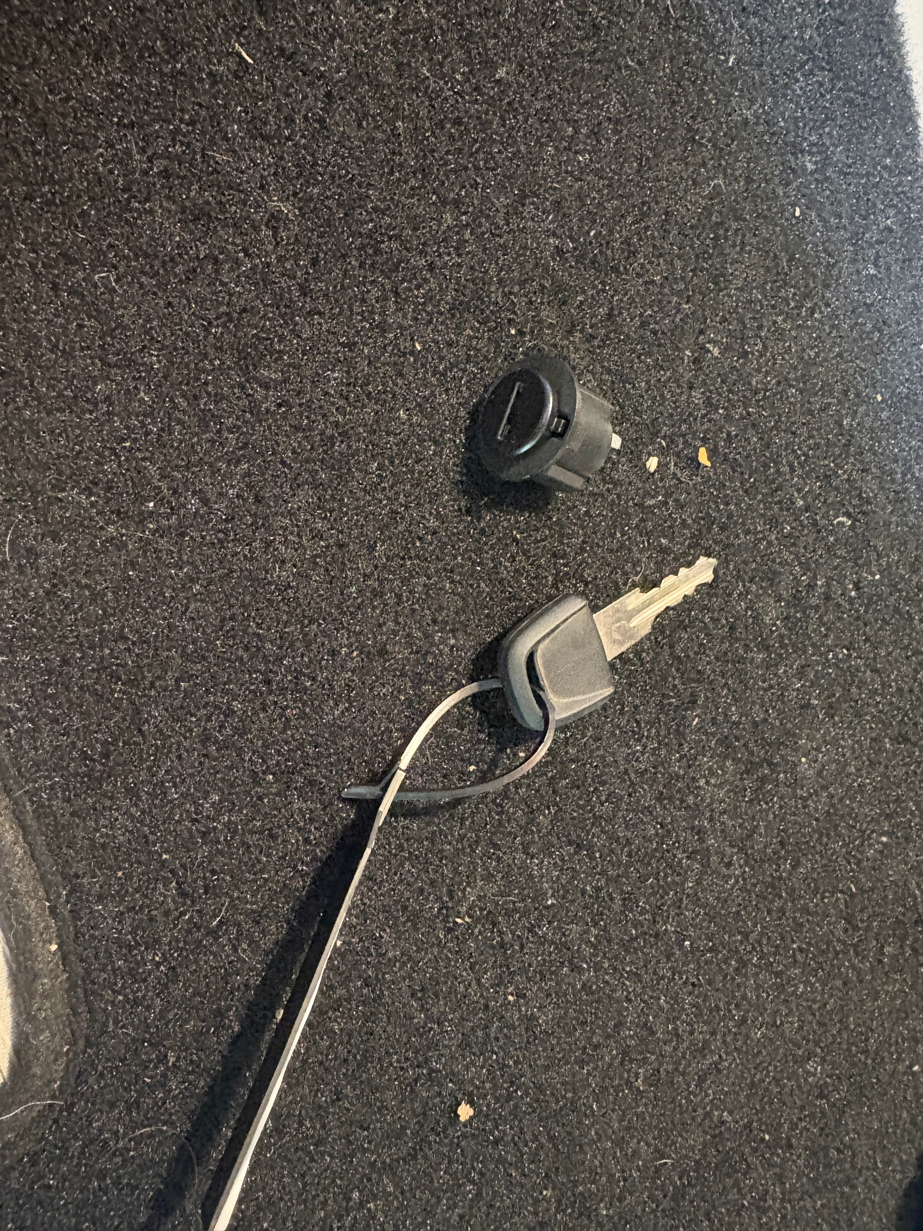 Pontiac G8 glovebox lock & key