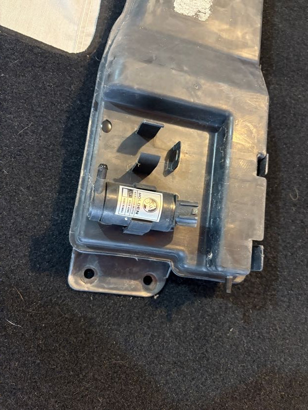 Windshield washer fluid resevoir